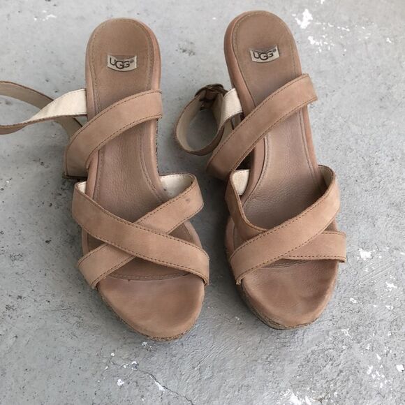 Uggs   - Picture 4 of 7